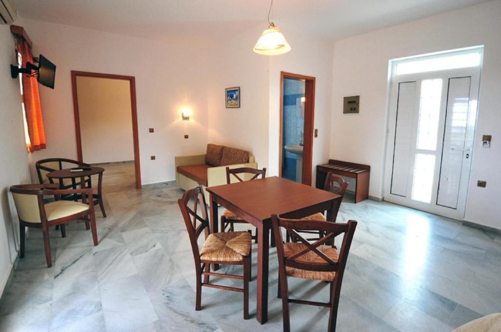 Aparthotel Anna Ageliki Damnoni Habitación foto